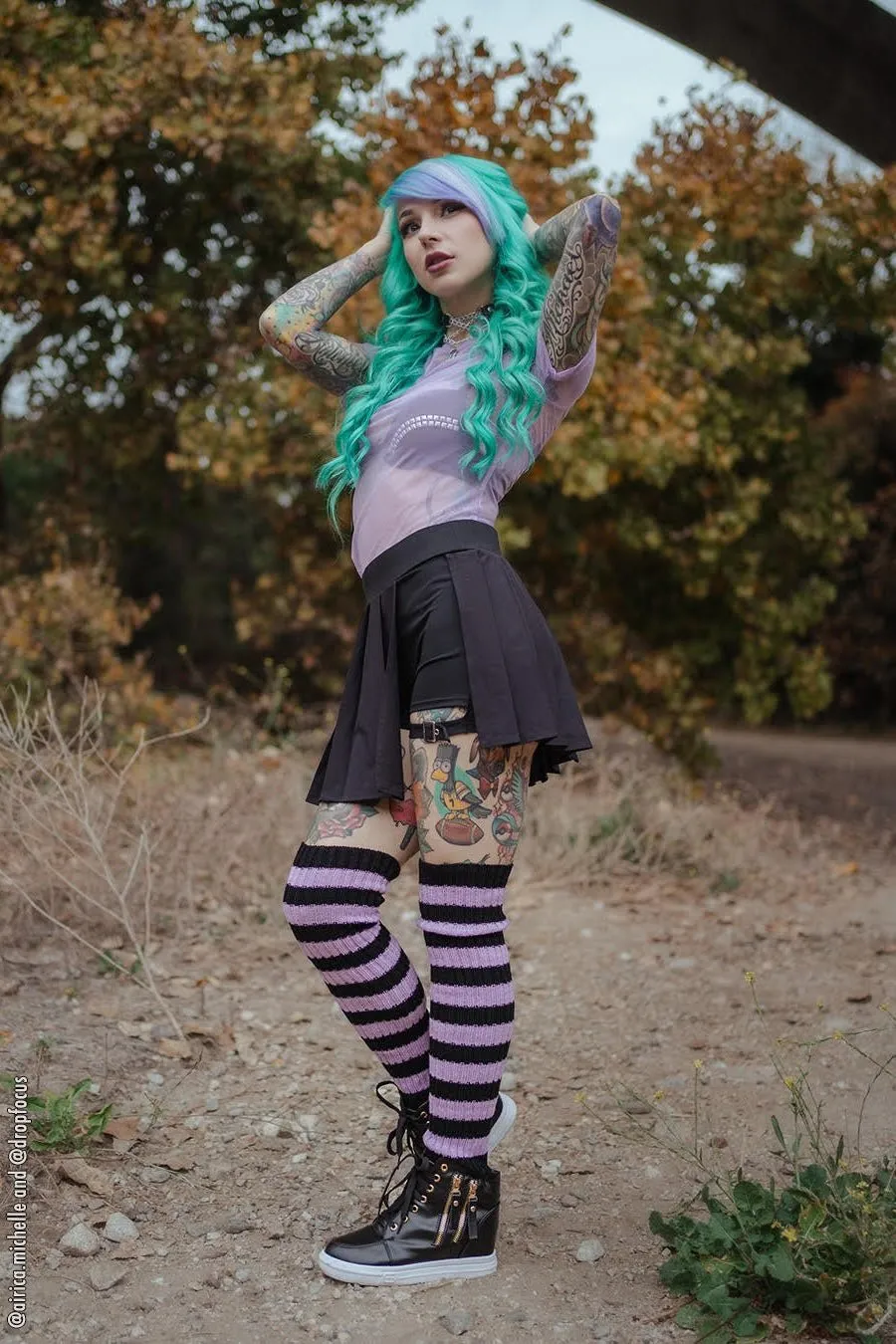 Funeral Flowers Striped Leg Warmers [BLACK/LILAC]