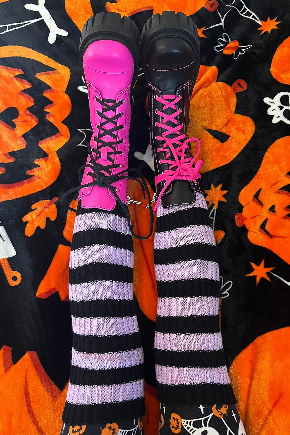 Funeral Flowers Striped Leg Warmers [BLACK/LILAC]